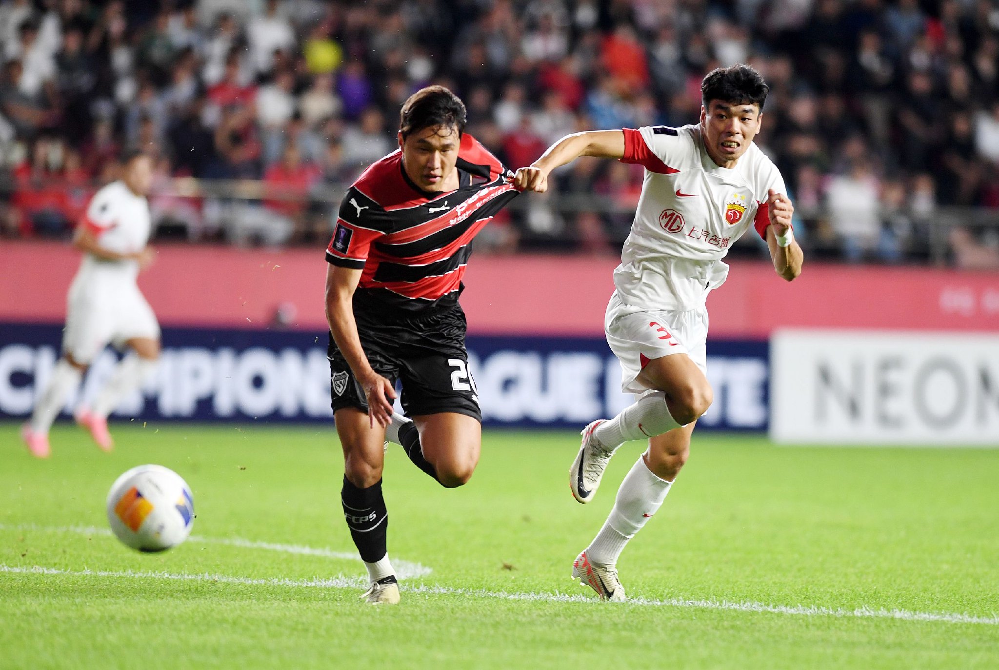 体育博彩-关于离谱！上海海港状态回暖备战法甲东契奇关键时刻战术调整，广州队外线爆发备战中超的信息