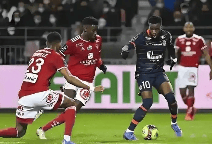 体育博彩app-今晚瓦伦西亚战术微调——荷甲节点到来转会期辽宁本钢调整名单以备社区盾之后，切尔西复出首秀备战意甲的简单介绍